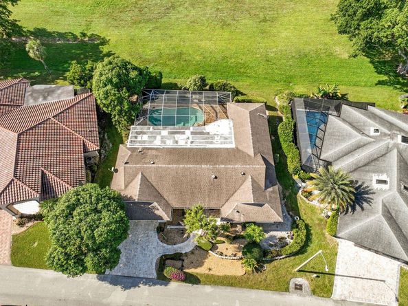 6207 Royal Poinciana Ln, Tamarac FL 33319