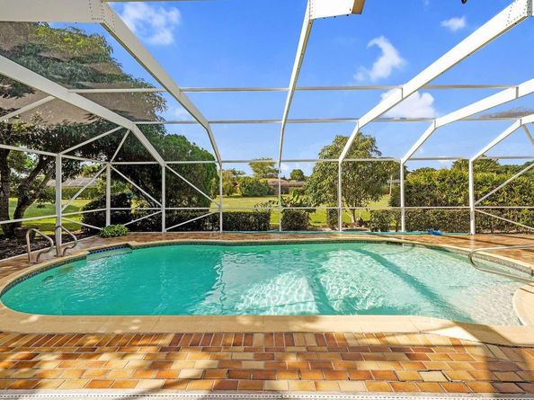 6207 Royal Poinciana Ln, Tamarac FL 33319