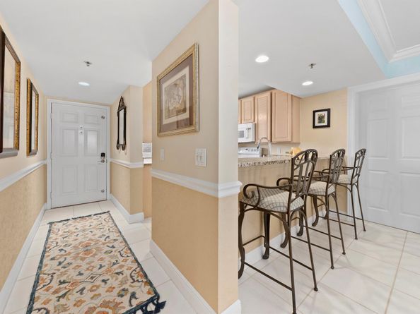 601 S Seas Drive 204, Jupiter FL 33477