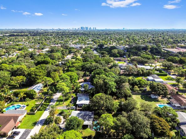 4330 SW 7th Street, Plantation FL 33317