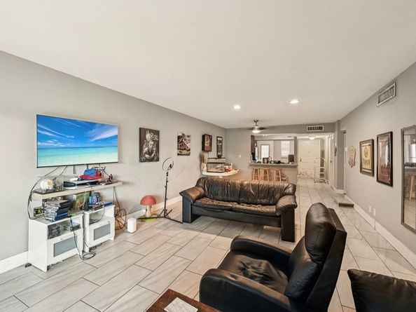 6301 N Falls Circle Dr 111, Lauderhill FL 33319