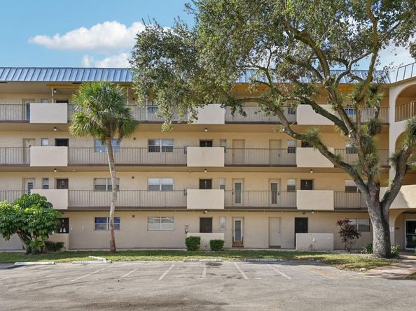 6301 N Falls Circle Dr 111, Lauderhill FL 33319