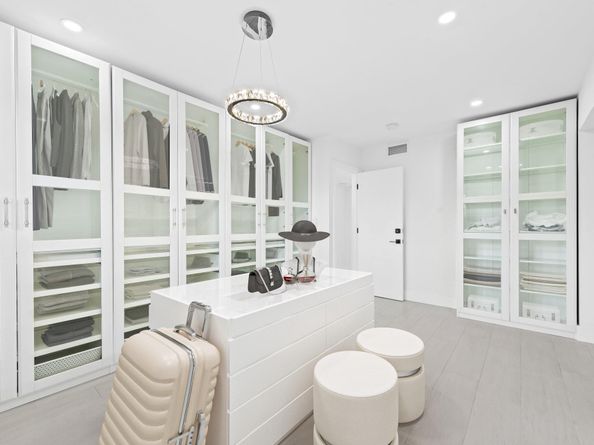 877 NE 195th St 422, Miami FL 33179