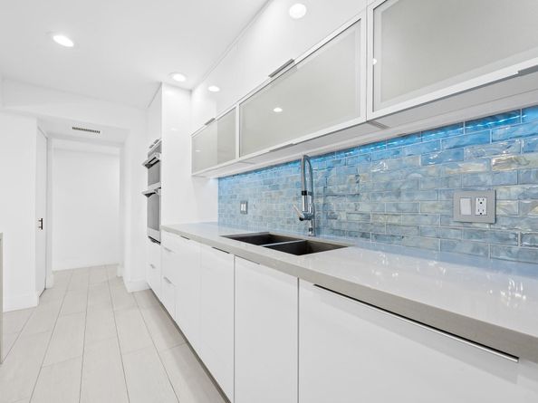 877 NE 195th St 422, Miami FL 33179