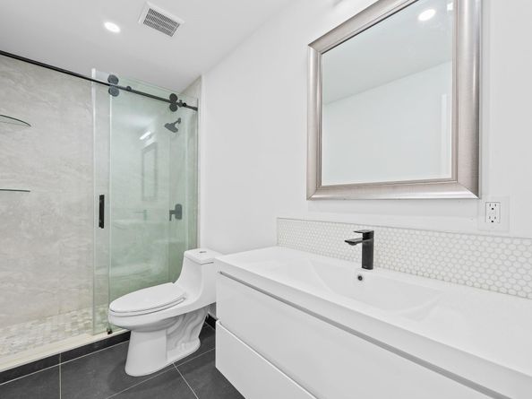 877 NE 195th St 422, Miami FL 33179