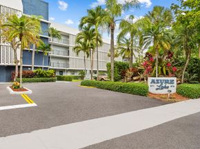 877 NE 195th St 422, Miami FL 33179