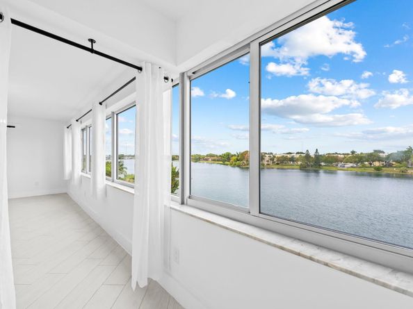 877 NE 195th St 422, Miami FL 33179