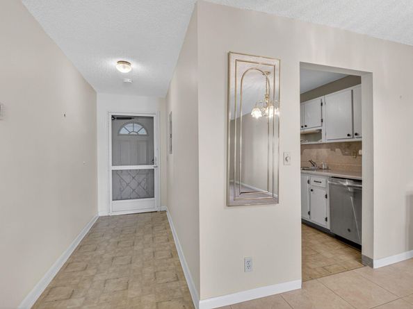 100 Leisure Lake Circle 102, Boynton Beach FL 33426