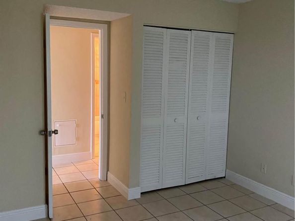 8701 SW 141st St G5, Miami FL 33176