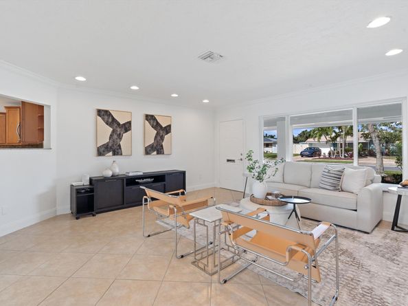 370 SE 3rd Ct, Pompano Beach FL 33060