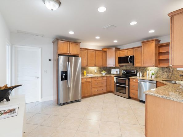 370 SE 3rd Ct, Pompano Beach FL 33060