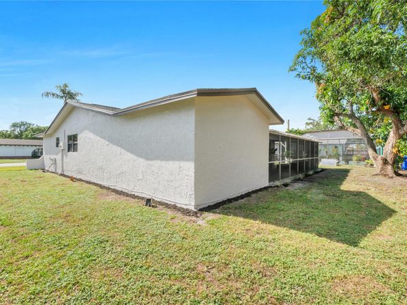 8871 NW 3rd St, Pembroke Pines FL 33024