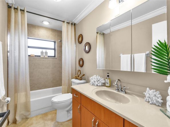 8871 NW 3rd St, Pembroke Pines FL 33024