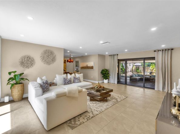 8871 NW 3rd St, Pembroke Pines FL 33024