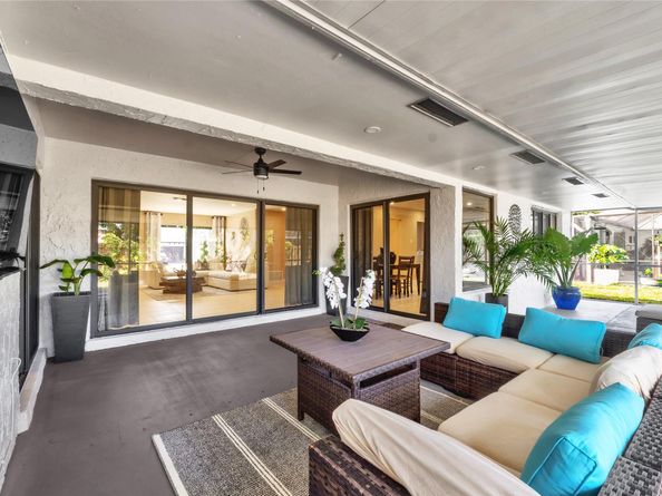 8871 NW 3rd St, Pembroke Pines FL 33024