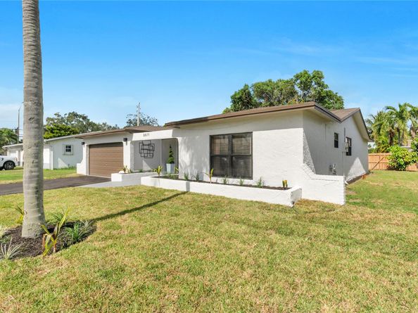 8871 NW 3rd St, Pembroke Pines FL 33024