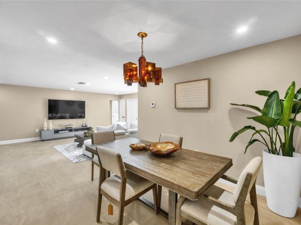 8871 NW 3rd St, Pembroke Pines FL 33024