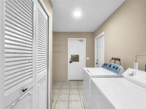 8871 NW 3rd St, Pembroke Pines FL 33024