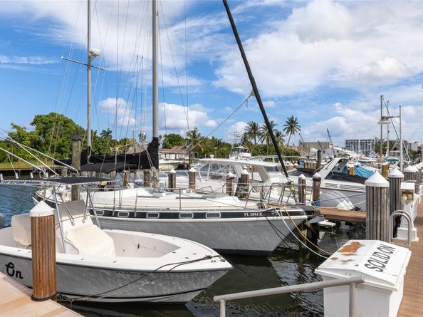 2731 NE 14th Street Cswy 110, Pompano Beach FL 33062