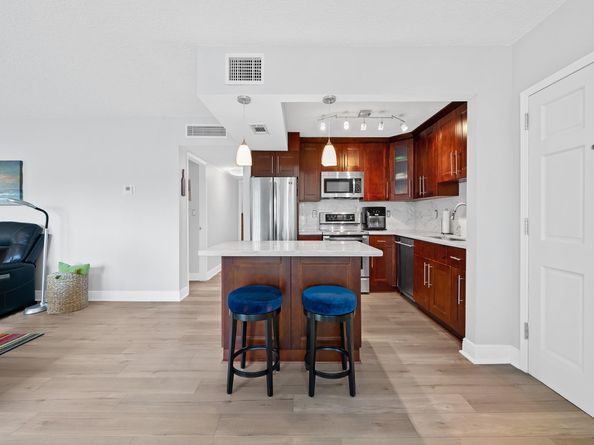 1839 Middle River Dr 105, Fort Lauderdale FL 33305