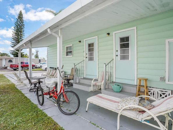 8517 SW 16th Pl, Davie FL 33324