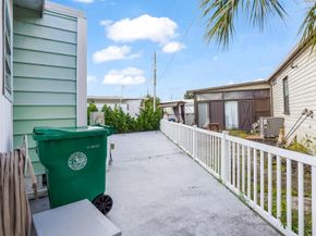 8517 SW 16th Pl, Davie FL 33324