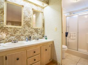 8517 SW 16th Pl, Davie FL 33324