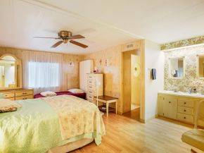 8517 SW 16th Pl, Davie FL 33324