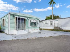8517 SW 16th Pl, Davie FL 33324