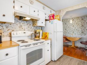 8517 SW 16th Pl, Davie FL 33324