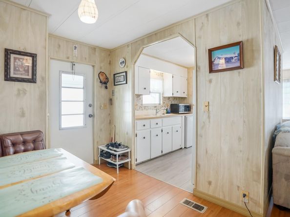 8517 SW 16th Pl, Davie FL 33324