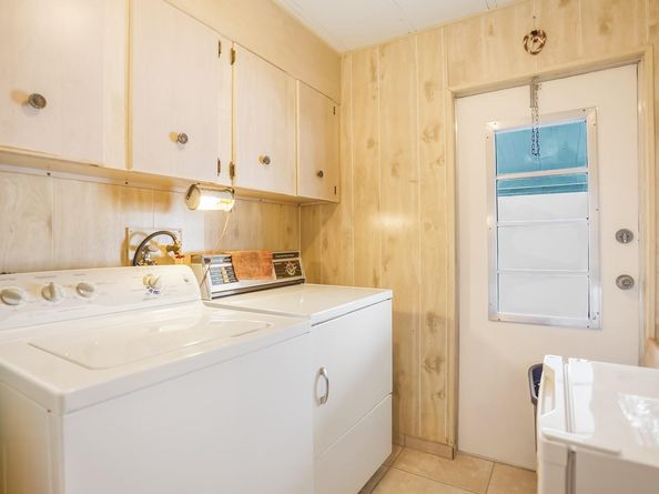 8517 SW 16th Pl, Davie FL 33324