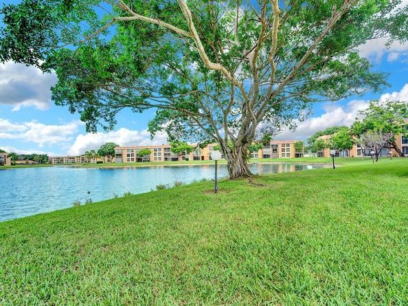 5717 Coral Lake Dr 205, Pompano Beach FL 33063
