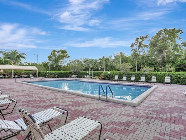 5717 Coral Lake Dr 205, Pompano Beach FL 33063