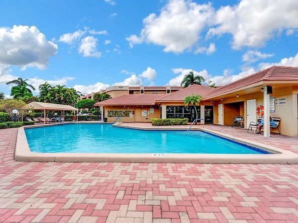 5717 Coral Lake Dr 205, Pompano Beach FL 33063