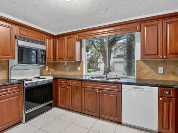 6780 Via Regina, Boca Raton FL 33433