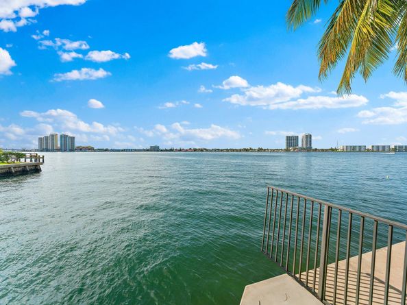 1021 Coral Way, Singer Island FL 33404