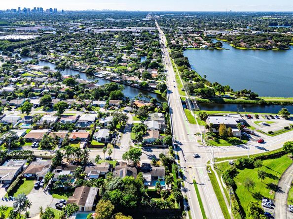 2074 NW 38th Street, Oakland Park FL 33309
