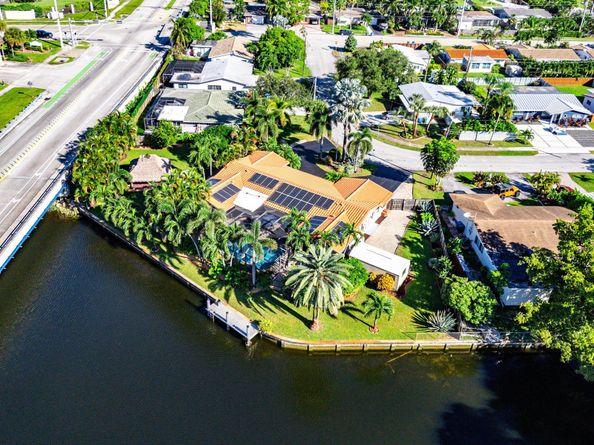 2074 NW 38th Street, Oakland Park FL 33309