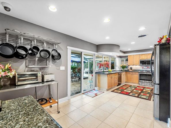 2074 NW 38th Street, Oakland Park FL 33309