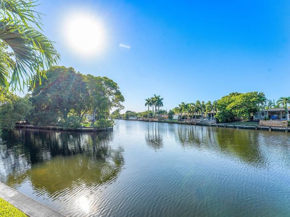 2074 NW 38th Street, Oakland Park FL 33309