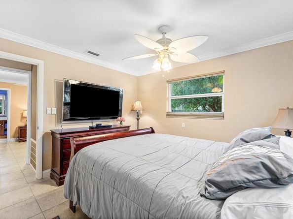 2074 NW 38th Street, Oakland Park FL 33309