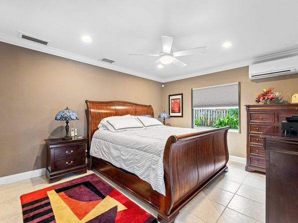 2074 NW 38th Street, Oakland Park FL 33309