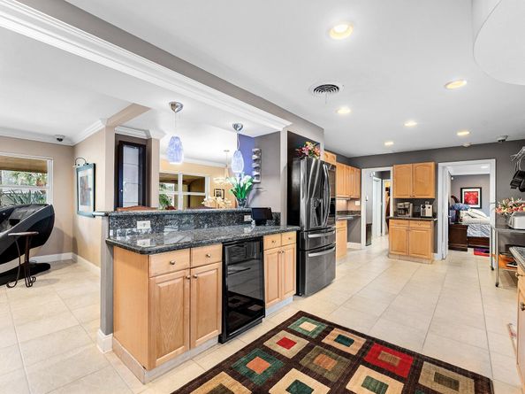 2074 NW 38th Street, Oakland Park FL 33309