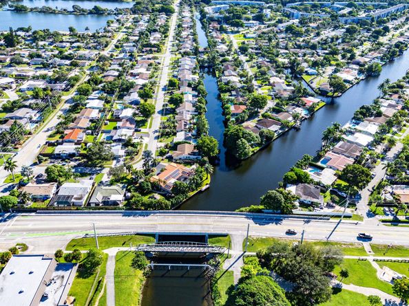 2074 NW 38th Street, Oakland Park FL 33309