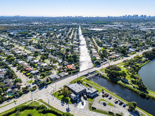 2074 NW 38th Street, Oakland Park FL 33309