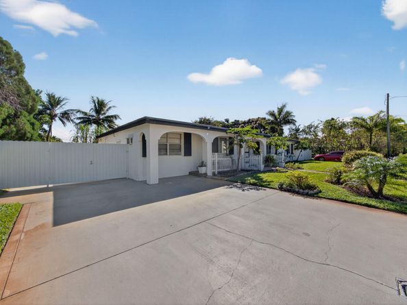 7026 Pine Tree Lane, Lake Clarke Shores FL 33406