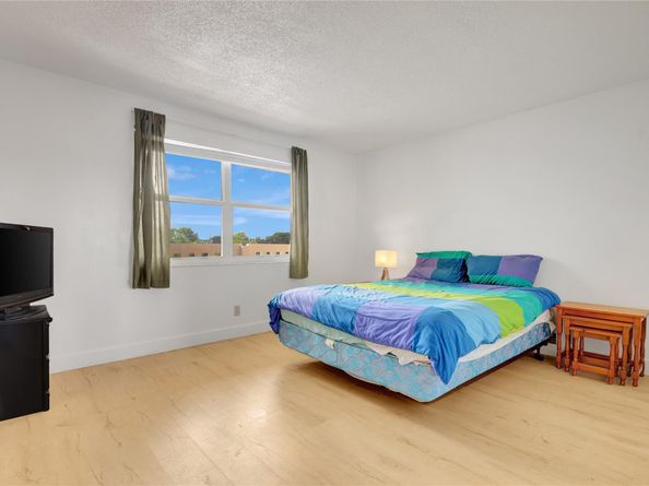 301 SE 3rd St 309, Dania Beach FL 33004