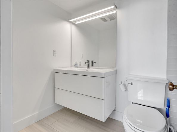 301 SE 3rd St 309, Dania Beach FL 33004