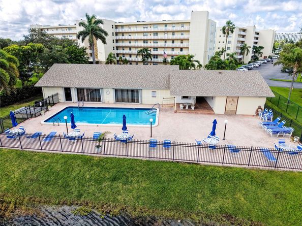 301 SE 3rd St 309, Dania Beach FL 33004